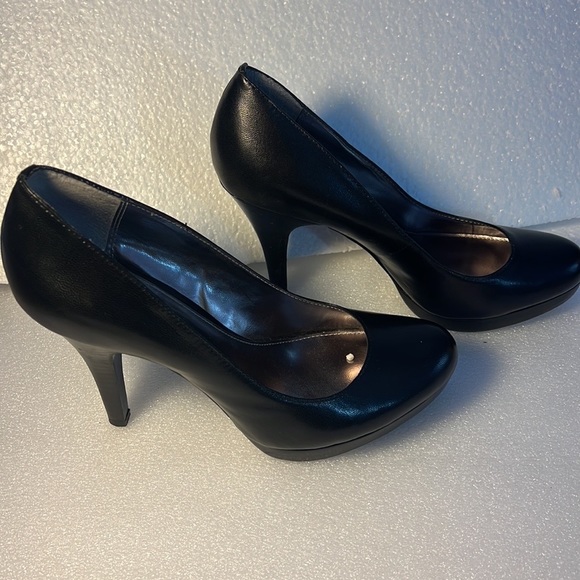 Alfani “Maddy” almond toe black platform pump 7.5 black - Picture 3 of 7